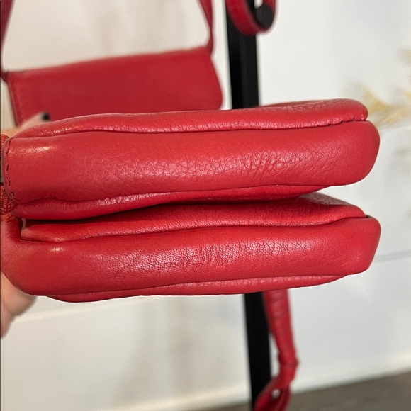 Vince Camuto Cory Sangaria Red Leather Cell Phone Wallet Crossbody Bag - Picture 9 of 14